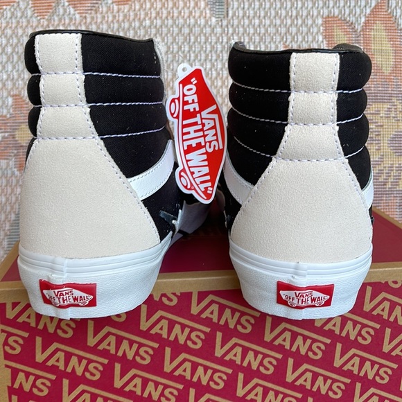 Vans Sk8-Hi Bolt
Antique White/Black
VNOA5JIVZHJ
WMNS sneakers - Picture 14 of 16